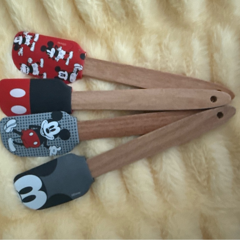Disney Mickey Kitchen Bundle Apron Utensils 4 Bowl Set Chip Clips Popsicle Mold - Picture 9 of 15